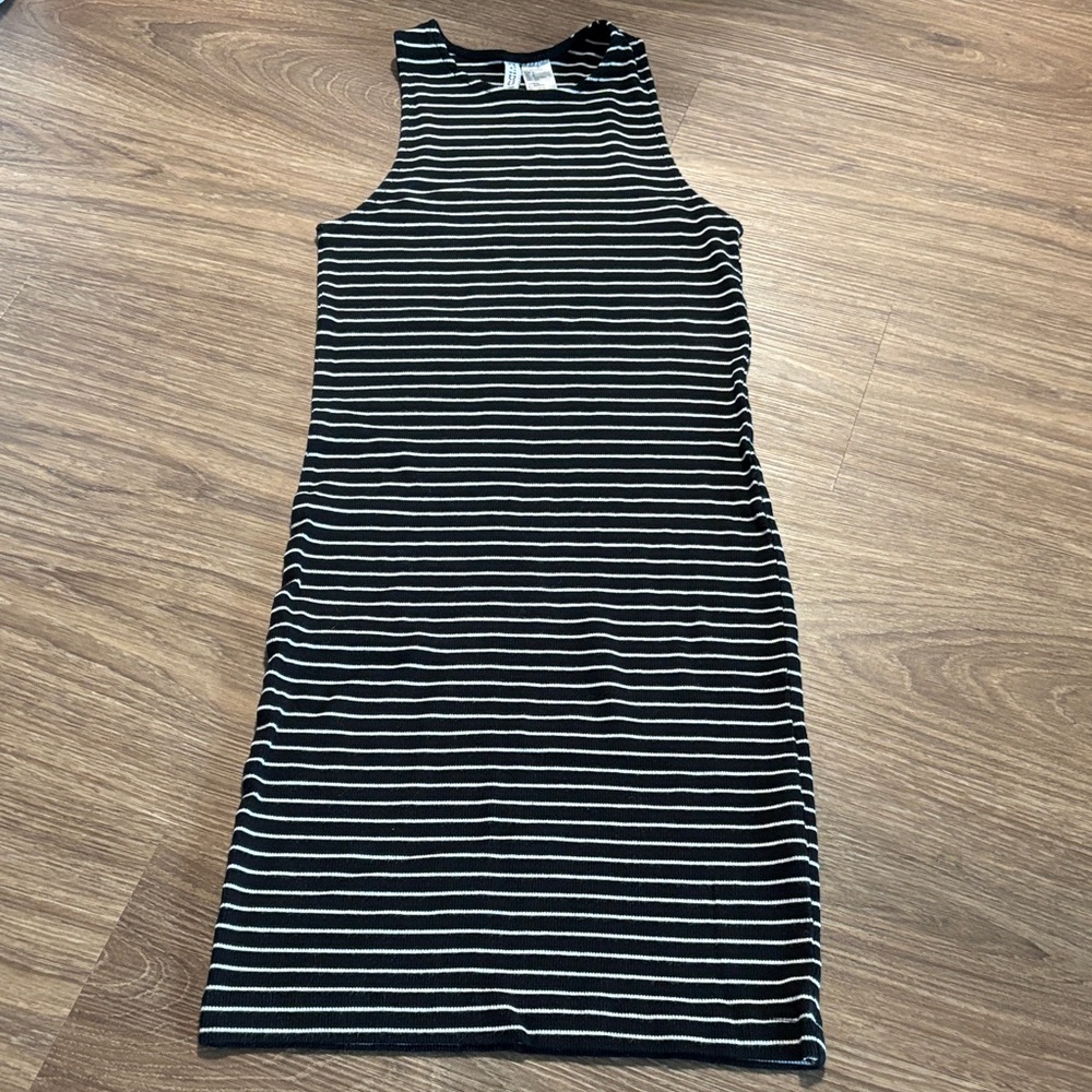 H&M Women’s Striped Black and White Sleeveless Dress